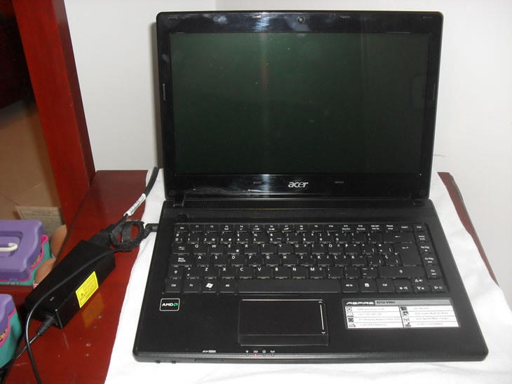 Vista Frontal - Acer Aspire 4252 - V903