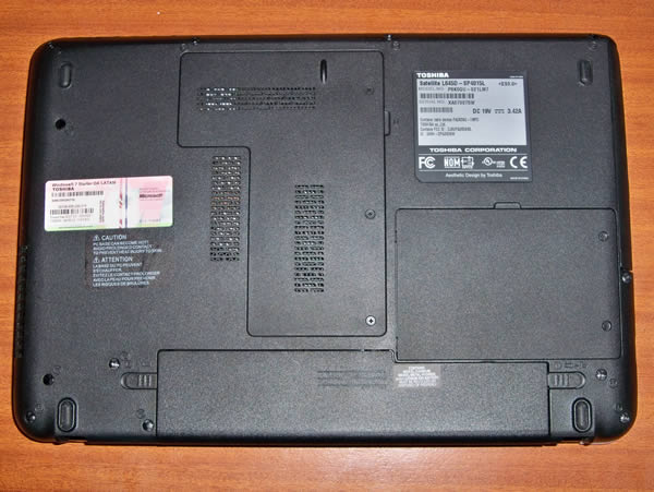 Vista Inferior -   Toshiba L645D SP4015L Usado